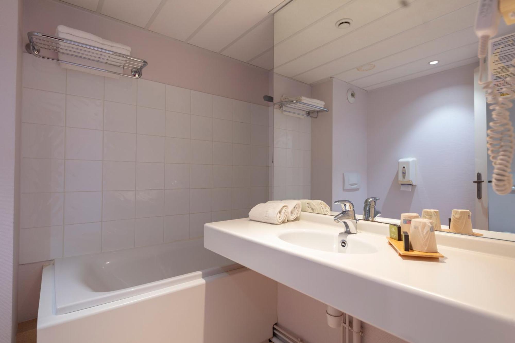 Artemis Hotel Brioude Oda fotoğraf